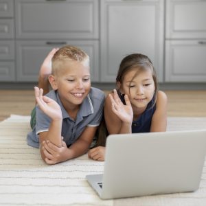 mom-doing-family-videocall-with-her-kids(1) mom-doing-family-videocall-with-her-kids(1)